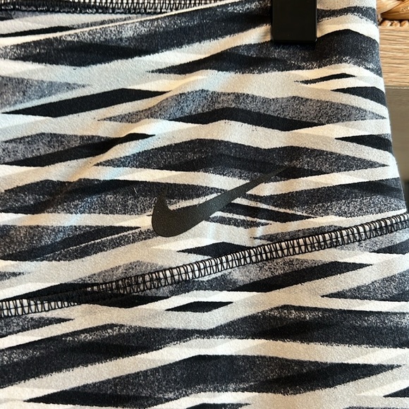 Nike Printed Dri-Fit Run Fast Capri with Hidden Pocket, M - Picture 4 of 10